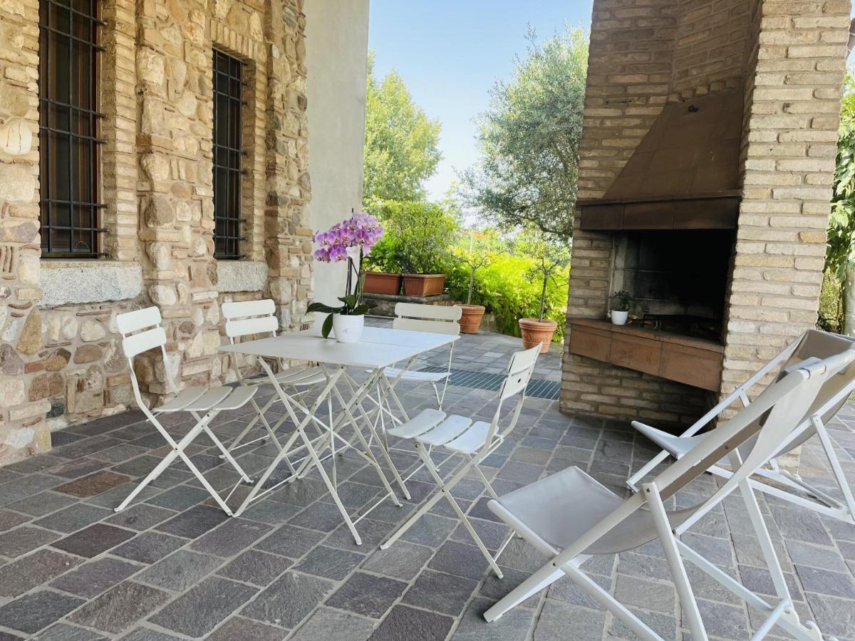 Il Borgo Fra I Laghi Villa Monzambano Exterior photo