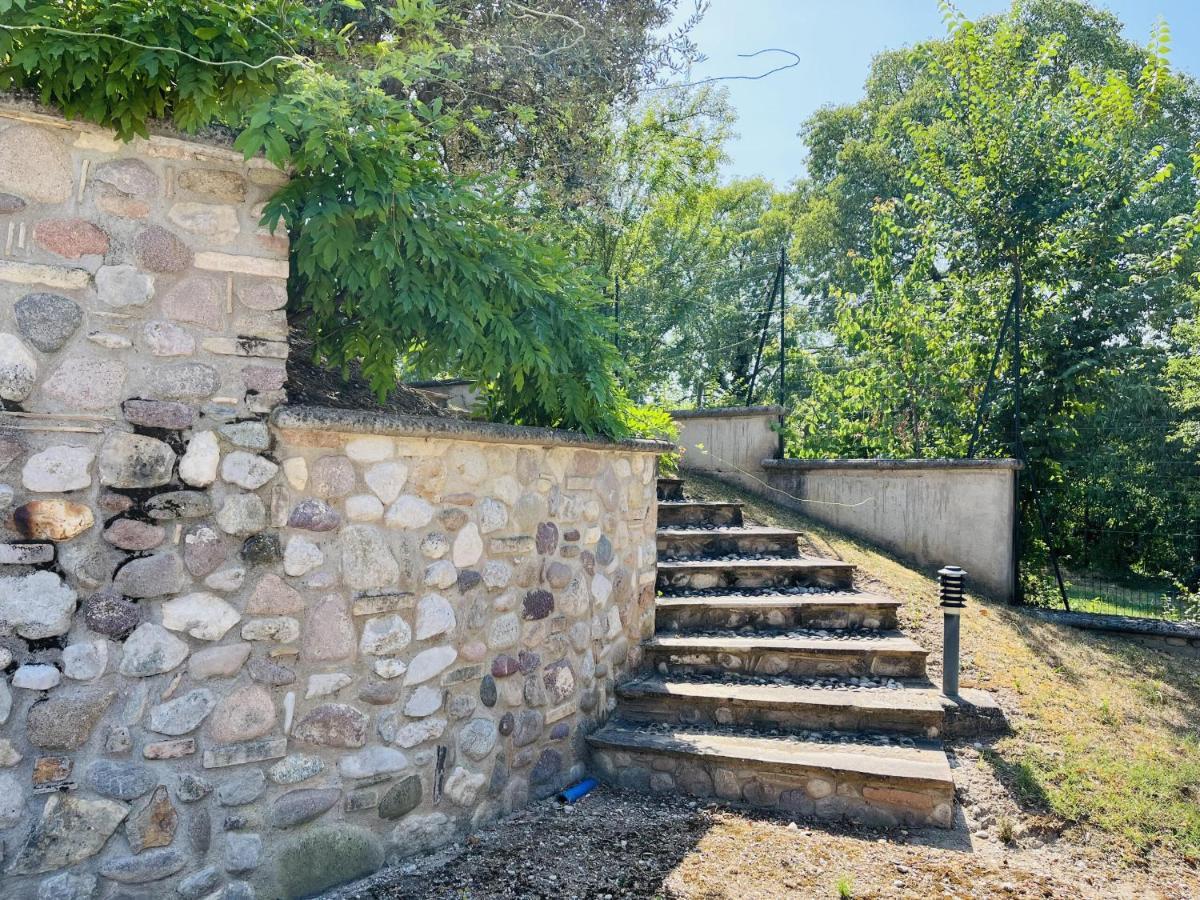 Il Borgo Fra I Laghi Villa Monzambano Exterior photo